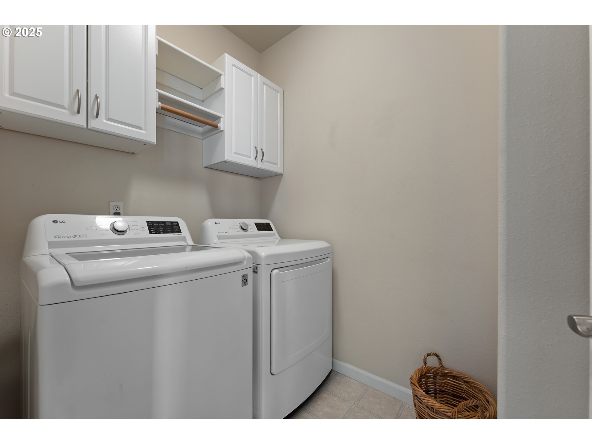 15702 Southwest Snowy Owl Lane Beaverton, OR 97007 - Photo 35 of 44 a utility room with dryer and washer