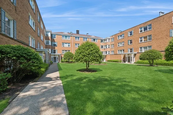 $1,950 | 524 Michigan Avenue, Unit 2S, Evanston, IL 60202