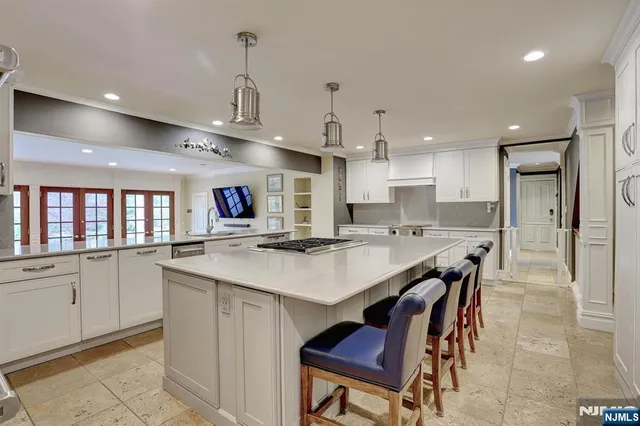 $1,750,000 | 4 Summertree Way, Montvale, NJ 07645