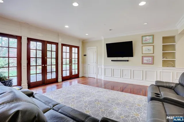 $1,750,000 | 4 Summertree Way, Montvale, NJ 07645