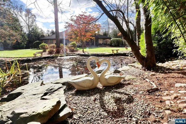 $1,750,000 | 4 Summertree Way, Montvale, NJ 07645