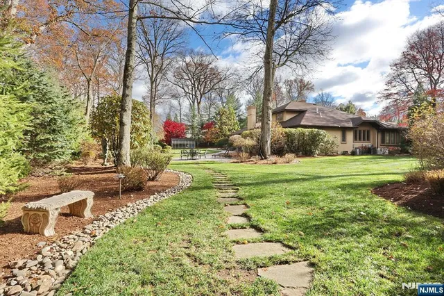 $1,750,000 | 4 Summertree Way, Montvale, NJ 07645