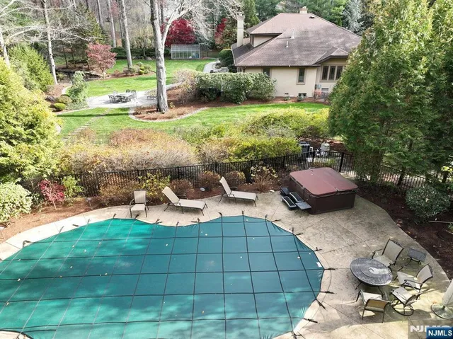 $1,750,000 | 4 Summertree Way, Montvale, NJ 07645