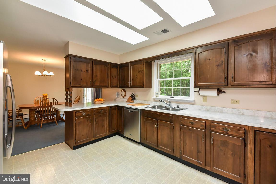 7107 Riley Road Warrenton, VA 20187 - Photo 11 of 29 Kitchen