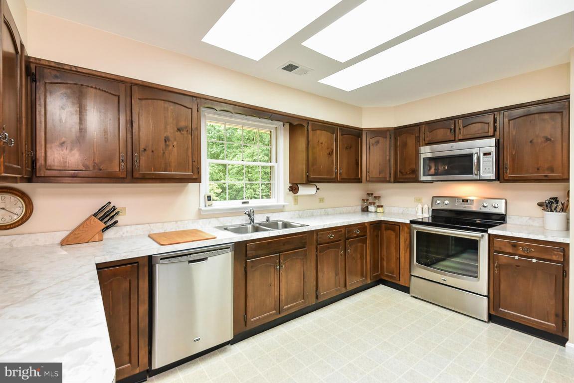 7107 Riley Road Warrenton, VA 20187 - Photo 12 of 29 Kitchen