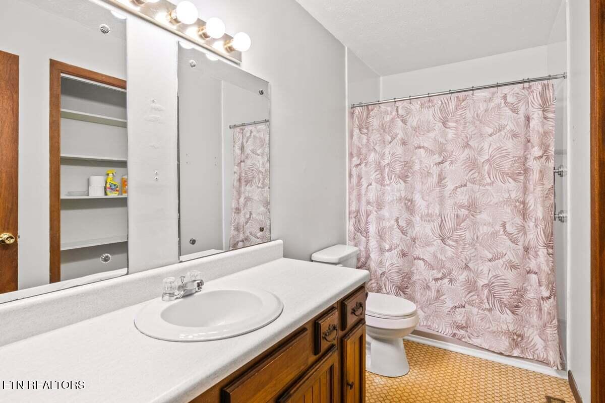 118 Big Valley Road Andersonville, TN 37705 - Photo 22 of 47 Bathroom 2