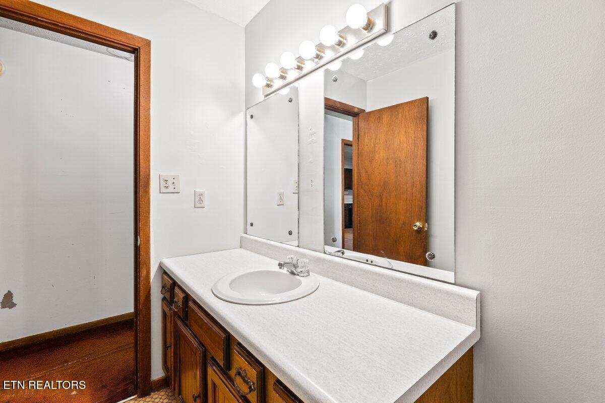 118 Big Valley Road Andersonville, TN 37705 - Photo 24 of 47 Bathroom 2