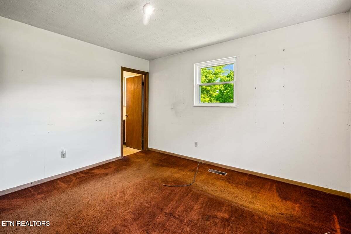 118 Big Valley Road Andersonville, TN 37705 - Photo 28 of 47 Primary bedroom