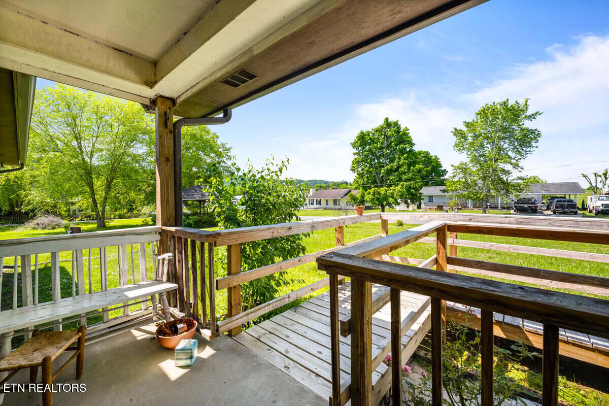 118 Big Valley Road Andersonville, TN 37705 - Photo 38 of 47 Front porch