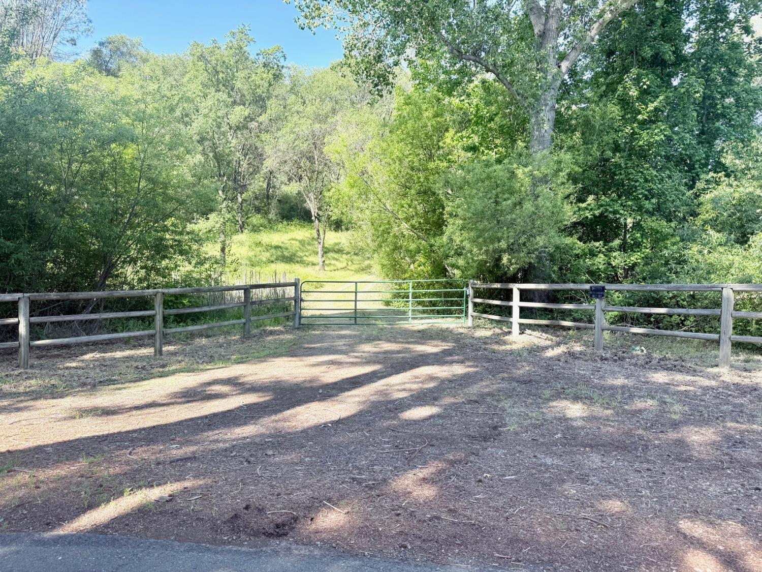11290 Township Road Browns Valley, CA 95918 - Photo 32 of 32 Gated entry