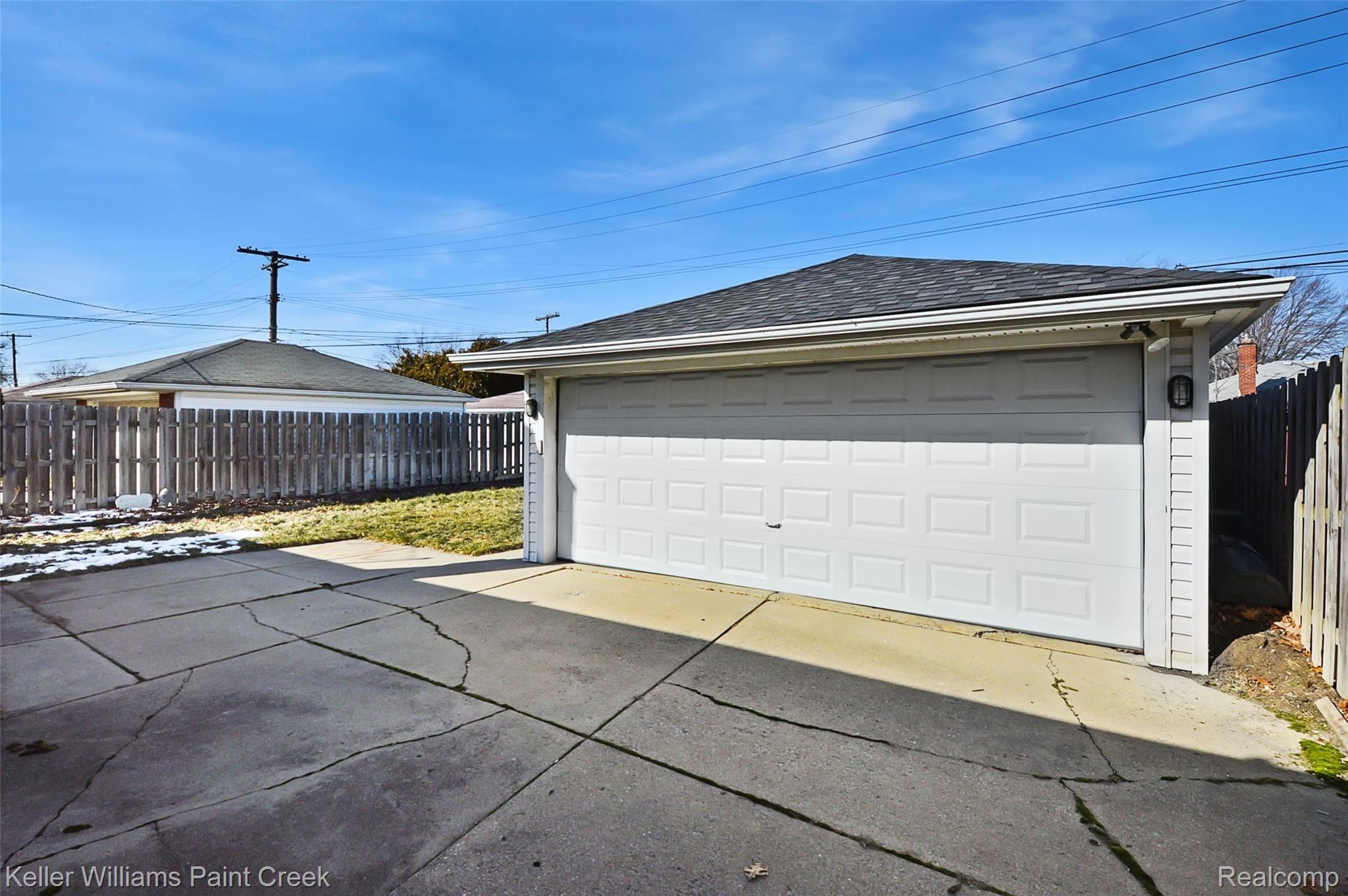 19331 Stephens Road Eastpointe, MI 48021 - Photo 4 of 26 DSC_0156.jpg