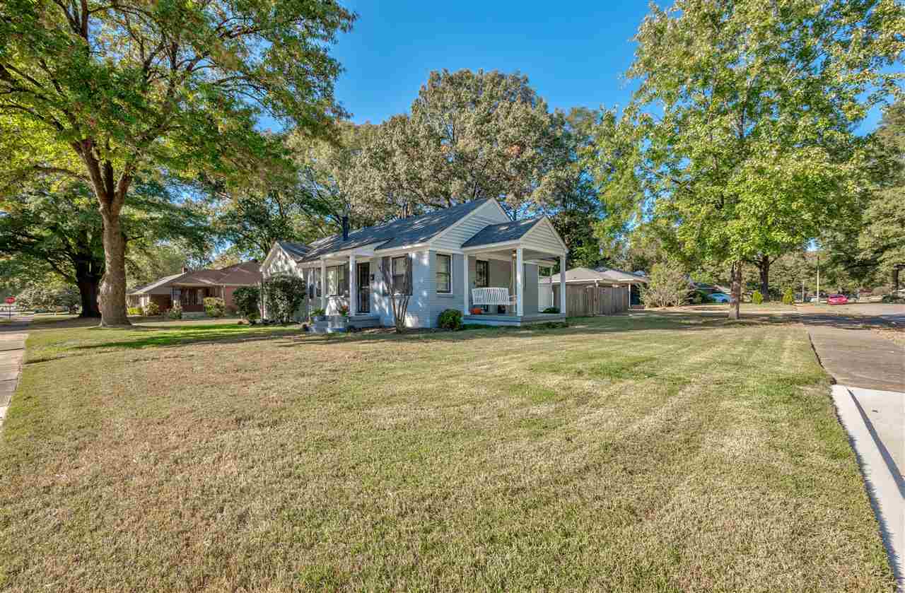 4680 Flamingo Road Memphis, TN 38117 - Photo 21 of 23 a front view of a house with a garden