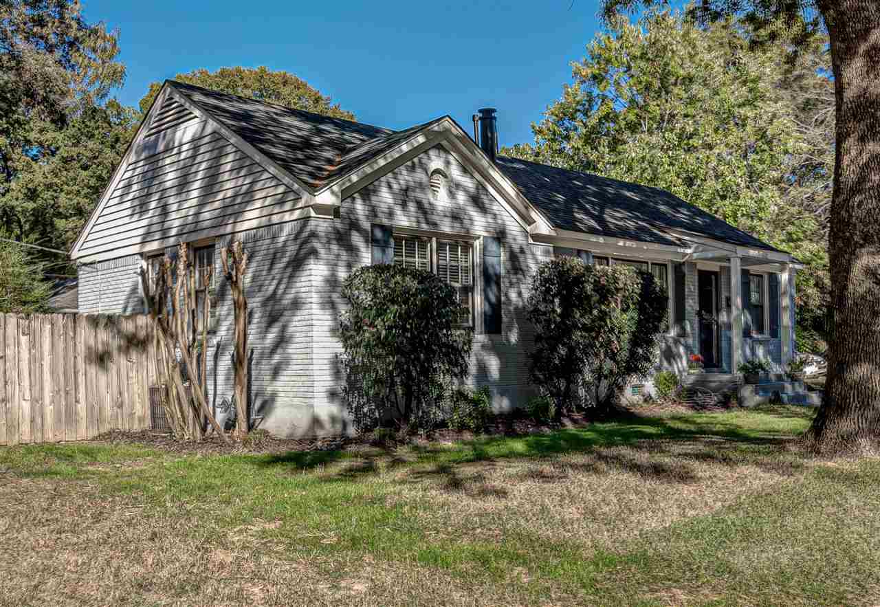 4680 Flamingo Road Memphis, TN 38117 - Photo 22 of 23 a front view of house with a garden