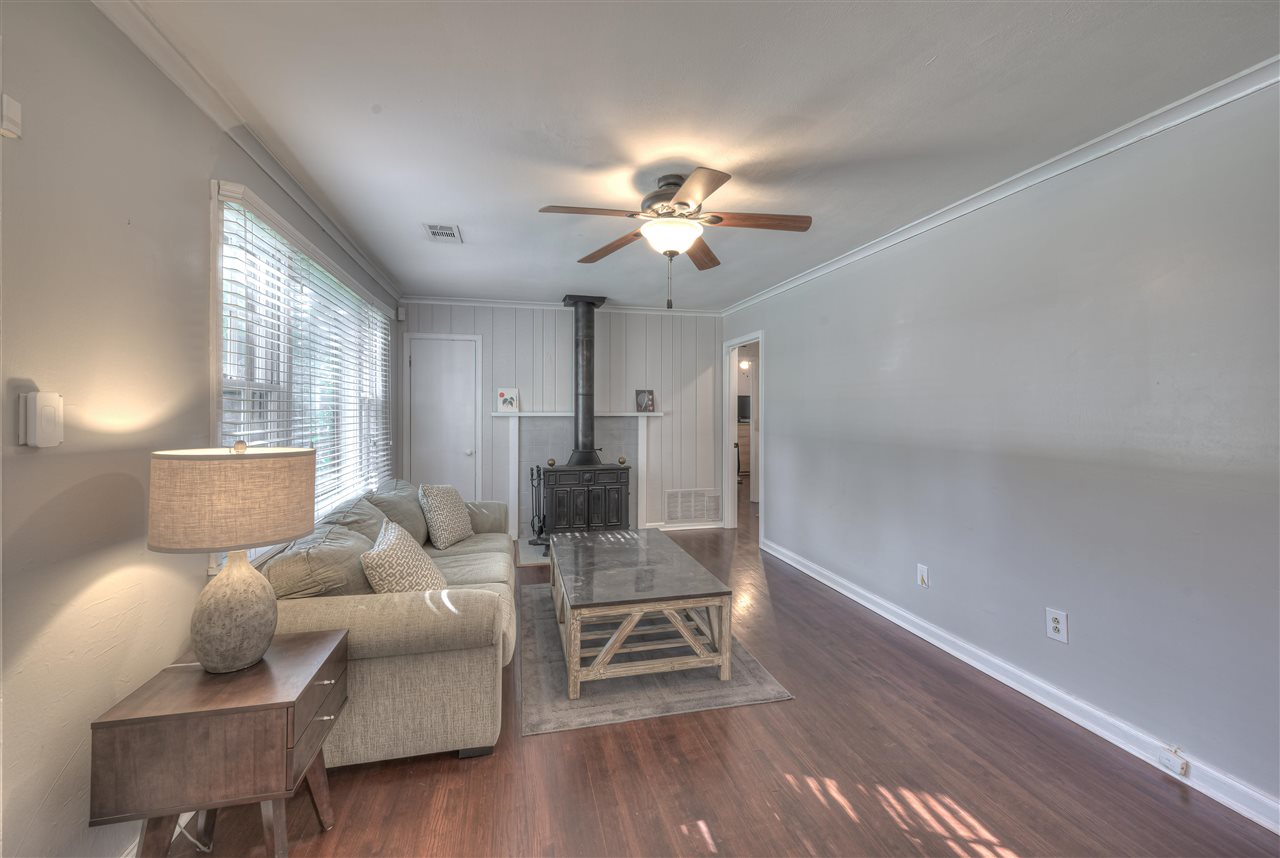 4680 Flamingo Road Memphis, TN 38117 - Photo 5 of 23 a living room with furniture and a chandelier