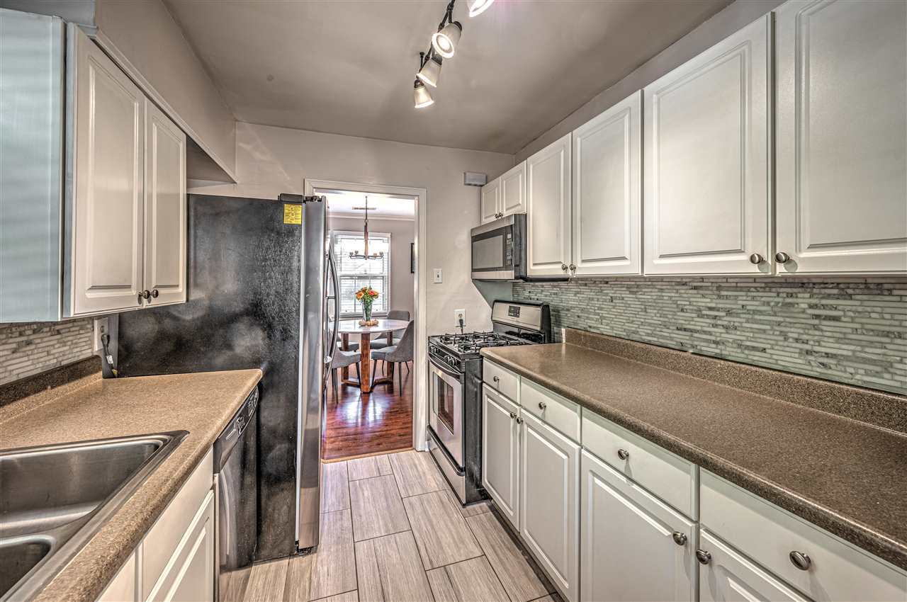 4680 Flamingo Road Memphis, TN 38117 - Photo 10 of 23 a kitchen with a sink stove and cabinets