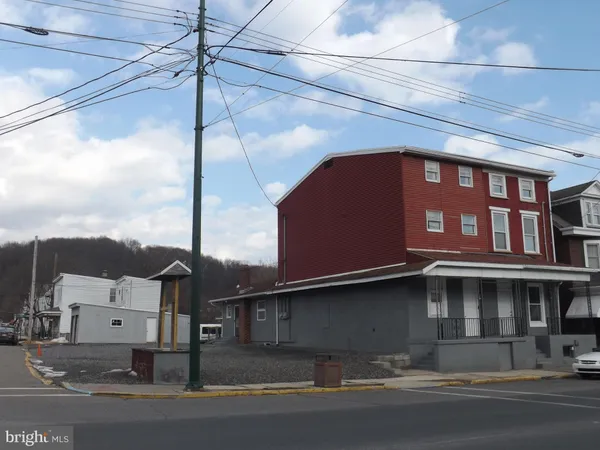 a house view with a outdoor space