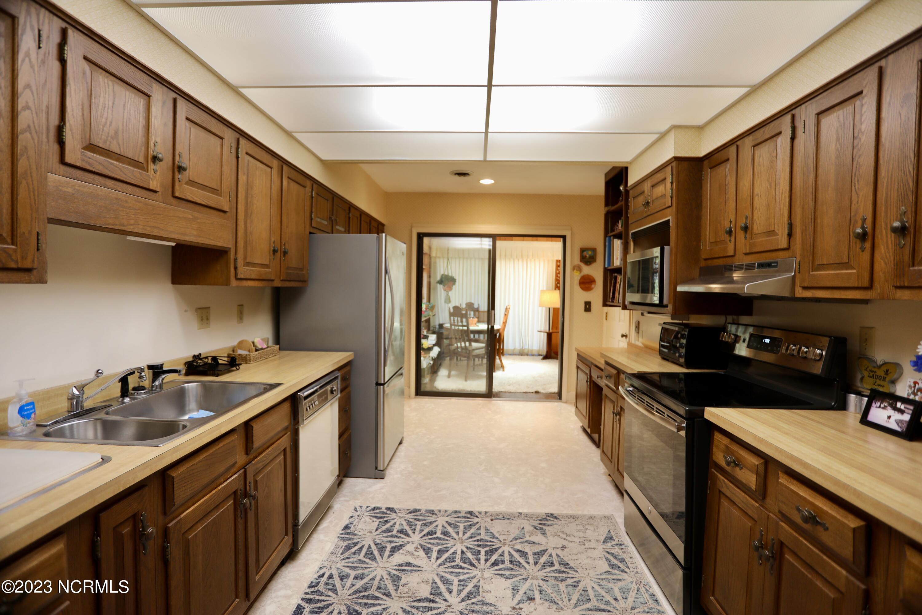 269 Warrior Woods Road Carthage, NC 28327 - Photo 21 of 38 Kitchen