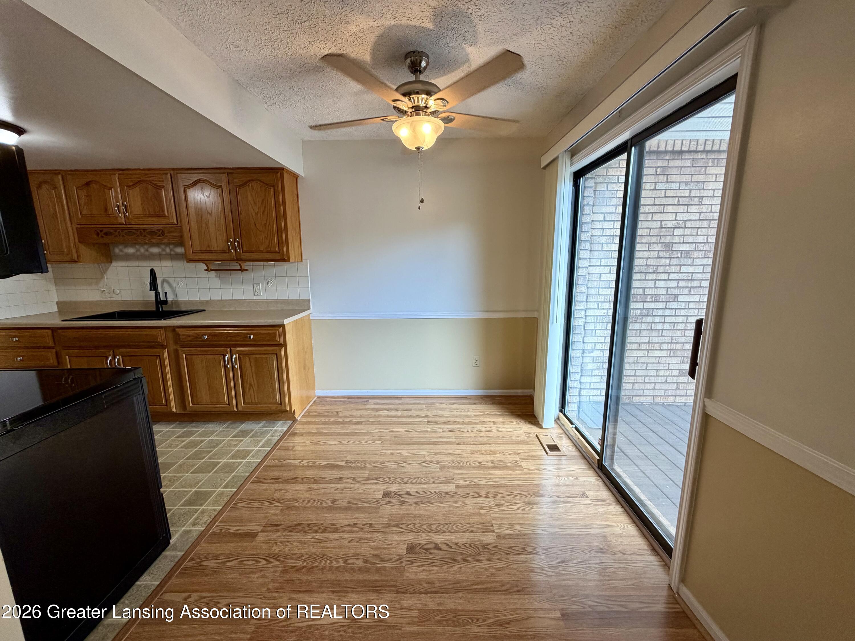 830 Armstrong Road, Unit 17 Lansing, MI 48911 - Photo 7 of 46 IMG_3291
