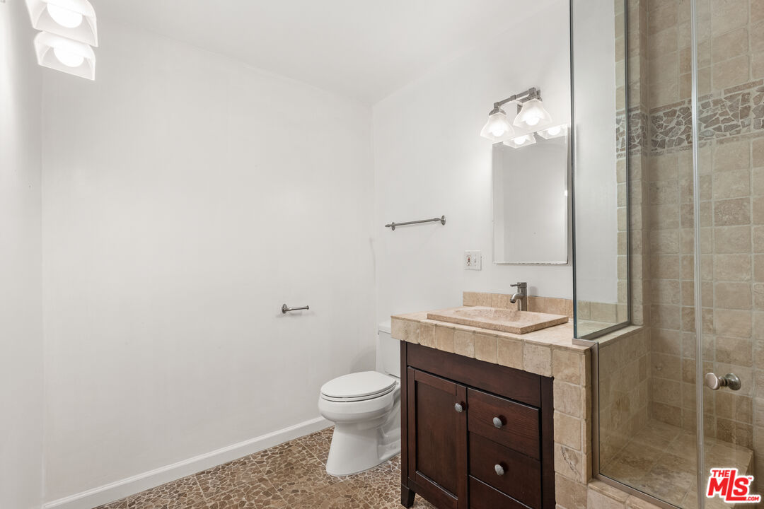 7203 Rindge Avenue Los Angeles, CA 90293 - Photo 20 of 24