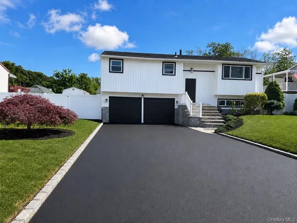 $669,999 | 132 Berkeley Avenue, Selden, NY 11784