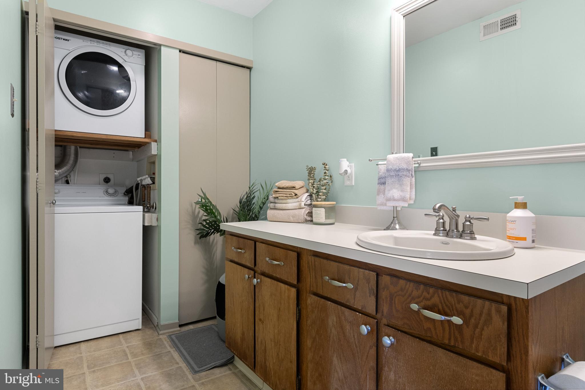 502 Gregorys Way Voorhees, NJ 08043 - Photo 13 of 24 Main Bath/Laundry