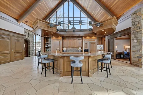 $4,500,000 | 16900 South Highland Ridge Drive, Loch Lloyd, MO 64012