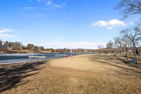 $1,245,000 | 431 Maplewood Drive, Barrington, IL 60010