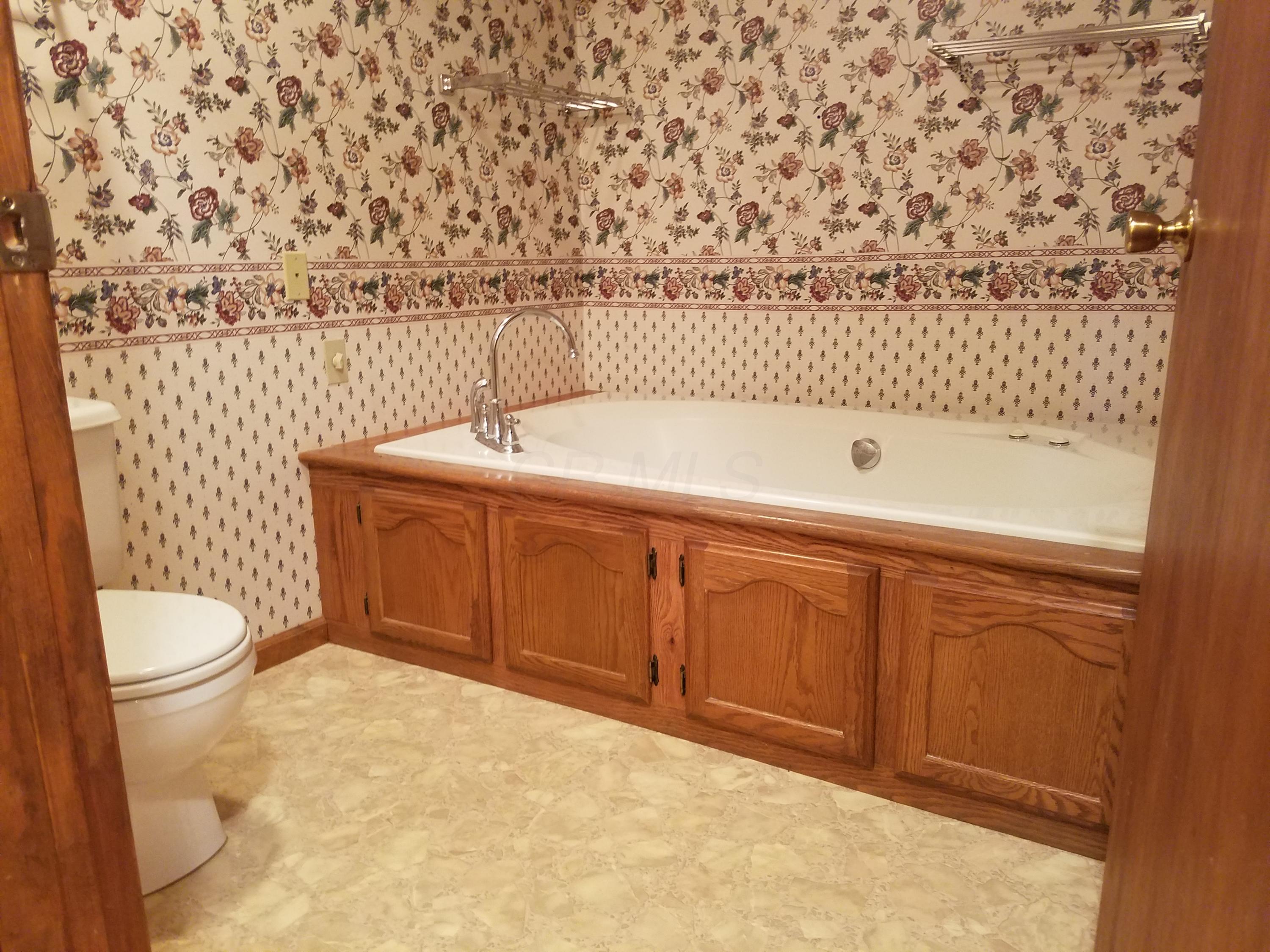 27240 Stuart Road Rockbridge, OH 43149 - Photo 4 of 21 Gallery Image 4