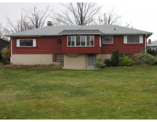 16 Lyndale Road Worcester, MA 01606 - Photo 4 of 10 a front view of a house with garden