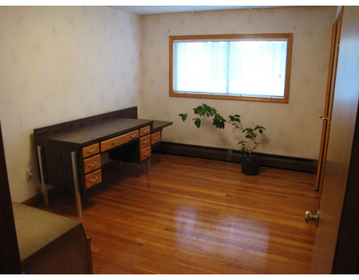 16 Lyndale Road Worcester, MA 01606 - Photo 8 of 10 a room with wooden floor and a window