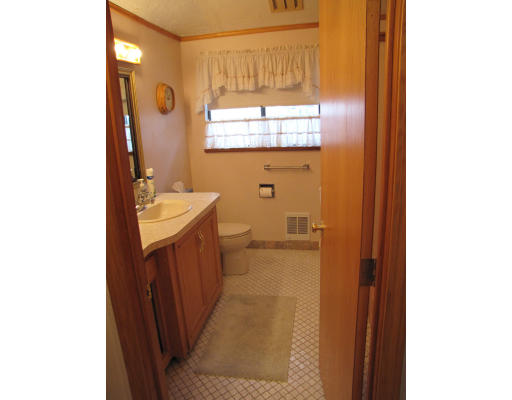 16 Lyndale Road Worcester, MA 01606 - Photo 9 of 10 a bathroom with a sink a mirror and a bathtub