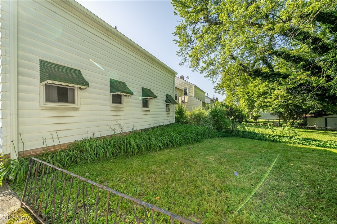1500 Brainard Road Cleveland, OH 44124 - Photo 15 of 17 View of back of home and yard