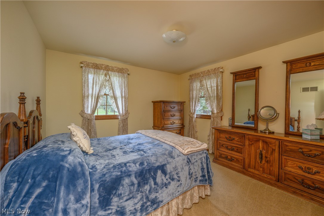 3724 Shellhart Road Barberton, OH 44203 - Photo 31 of 32 Bedroom featuring light carpet