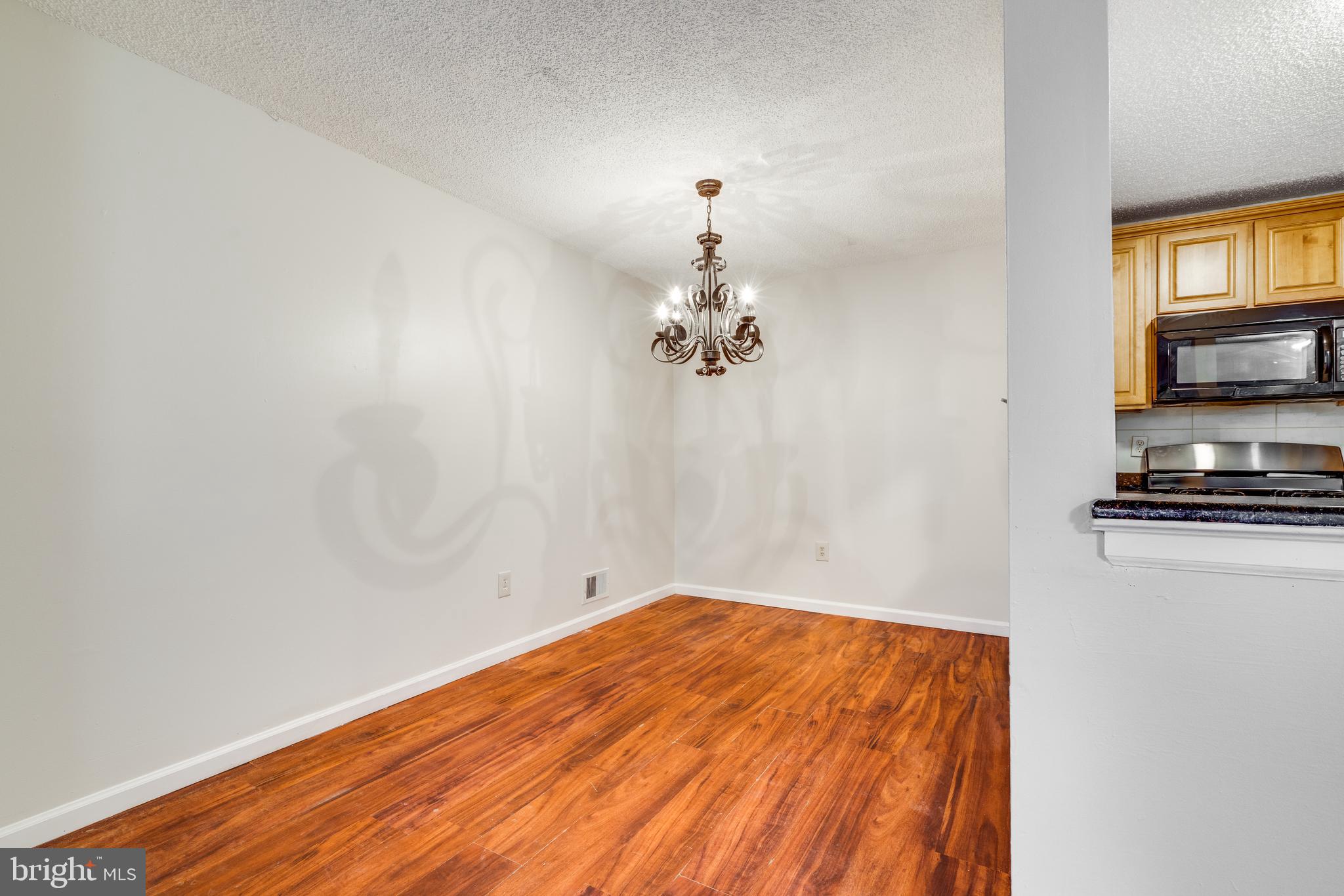 38 Holly Court Hamilton, NJ 08619 - Photo 3 of 19