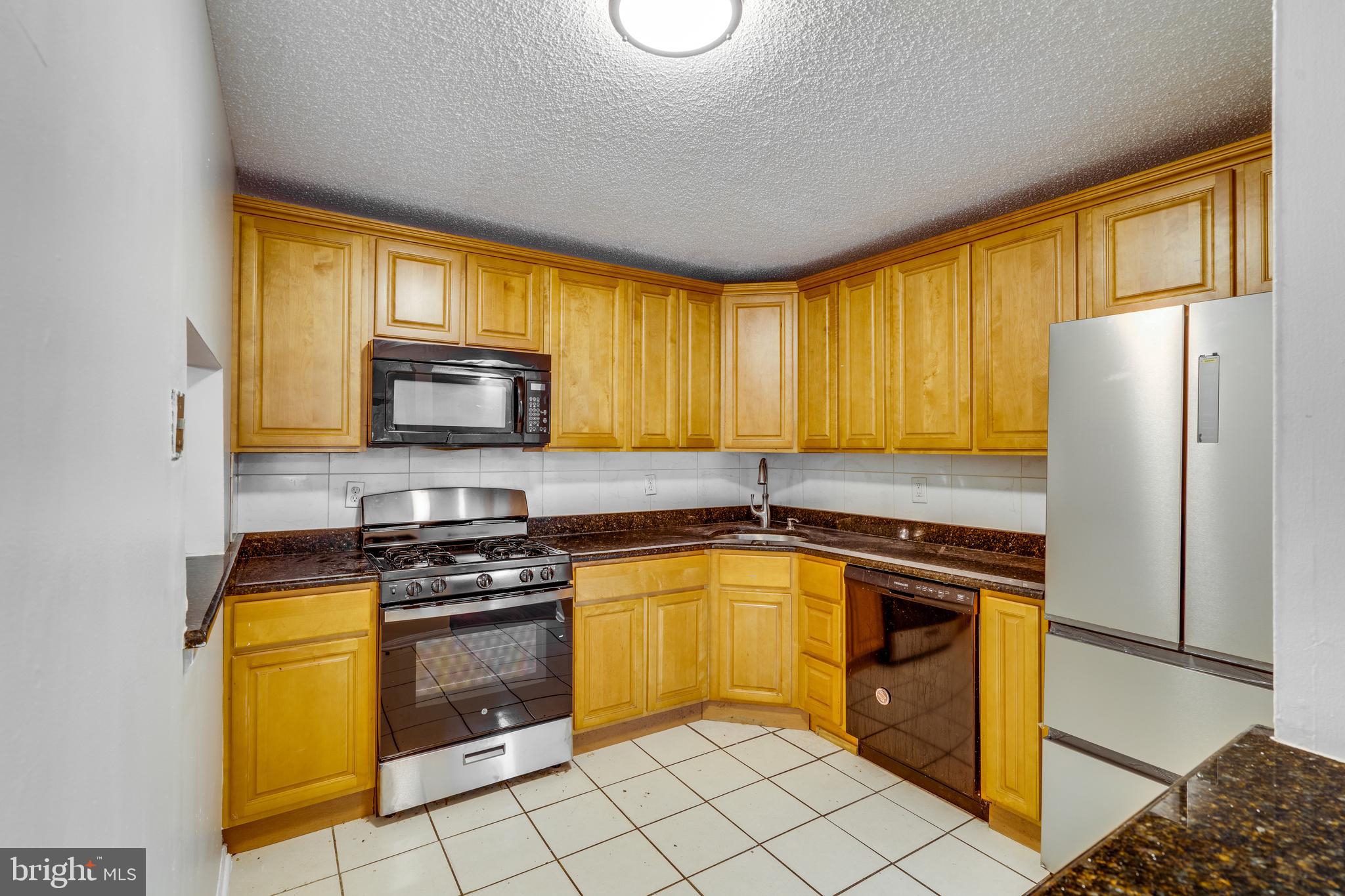 38 Holly Court Hamilton, NJ 08619 - Photo 4 of 19