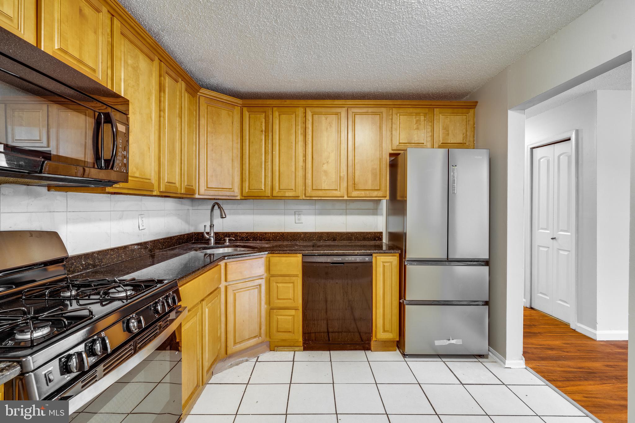 38 Holly Court Hamilton, NJ 08619 - Photo 6 of 19