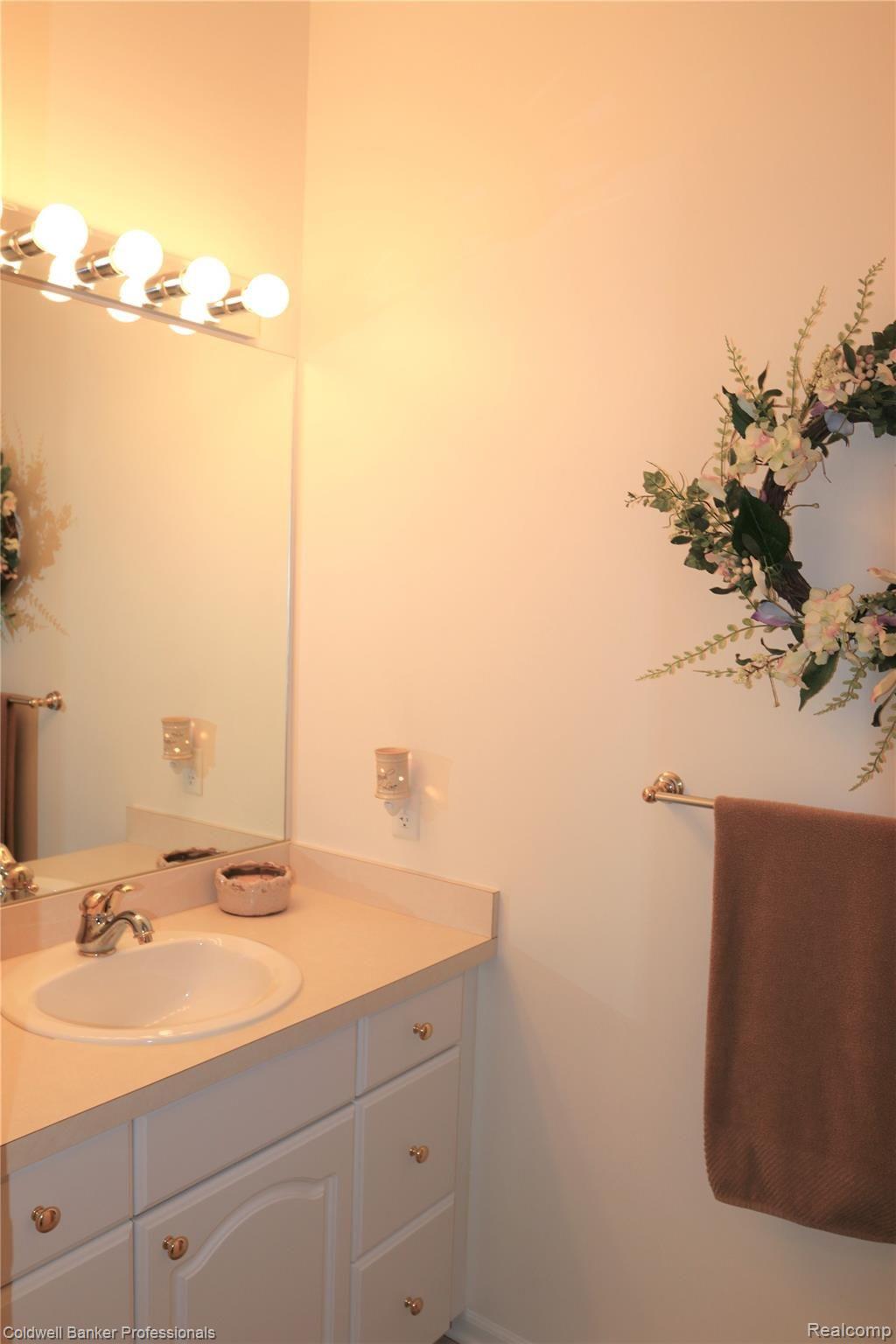 12261 Raelyn Hills Drive Perry, MI 48872 - Photo 21 of 32 22 12261 Half Bath.JPG