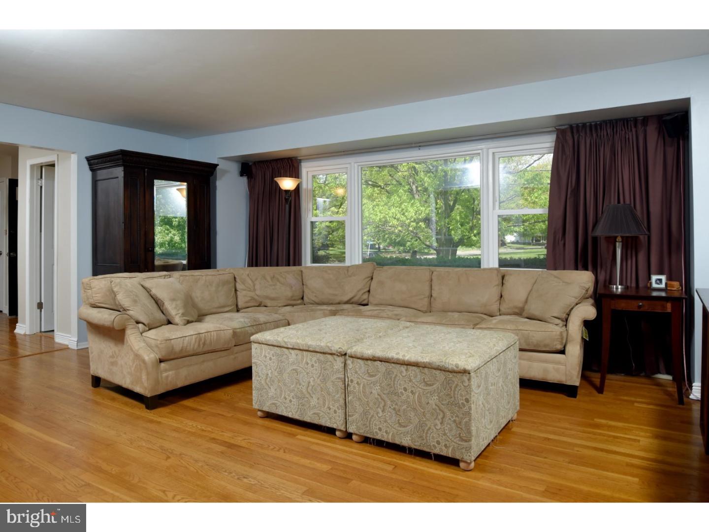 10 Exeter Road East Windsor, NJ 08520 - Photo 11 of 25 Living Room