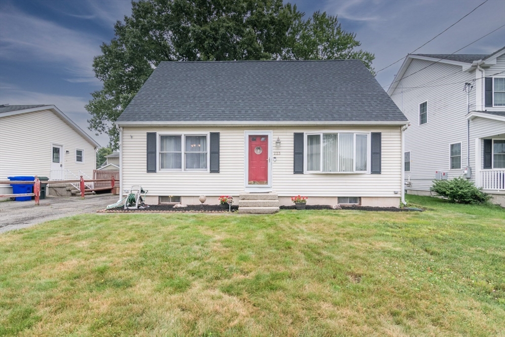 223 Mazarin Street Springfield, MA 01151 - Photo 5 of 32