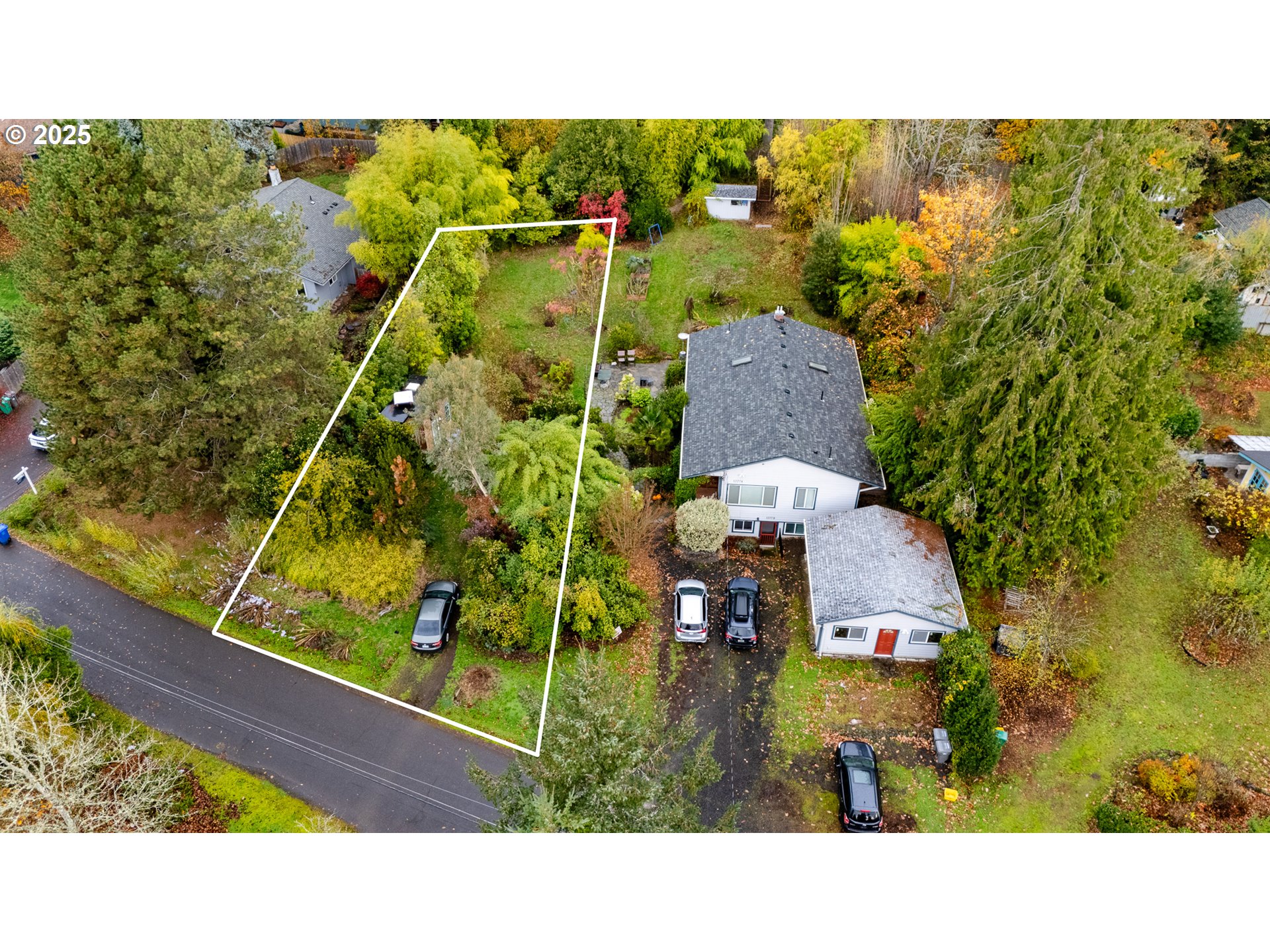 Southwest Taylors Ferry Portland, OR 97219 - Photo 2 of 13 a black and white photo of a tennis court