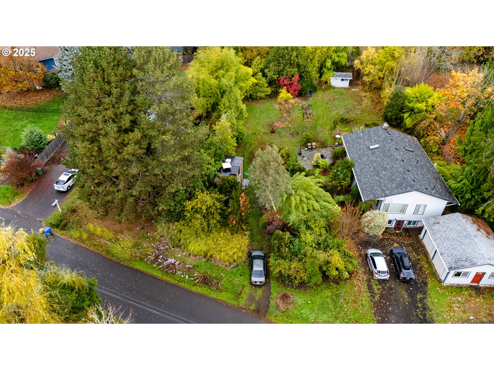 Southwest Taylors Ferry Portland, OR 97219 - Photo 9 of 13 a black and white photo of a city