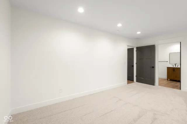 $899,500 | 5166 Oak Ridge Trail, Columbus, IN 47201