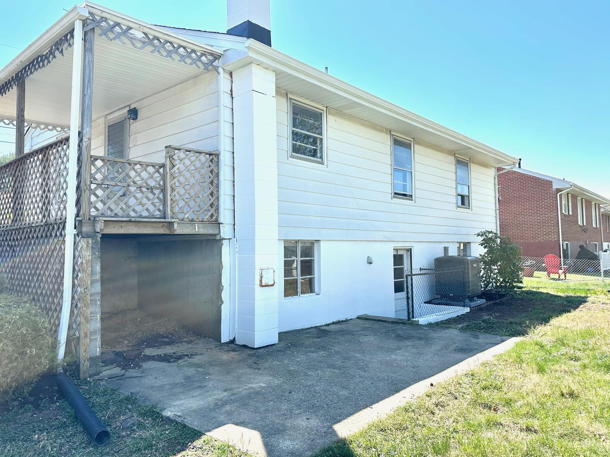 2403 Park Hill Road Staunton, VA 24401 - Photo 3 of 41