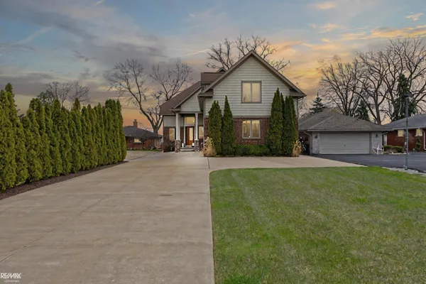 $1,429,000 | 26918 Koerber Street, St. Clair Shores, MI 48081