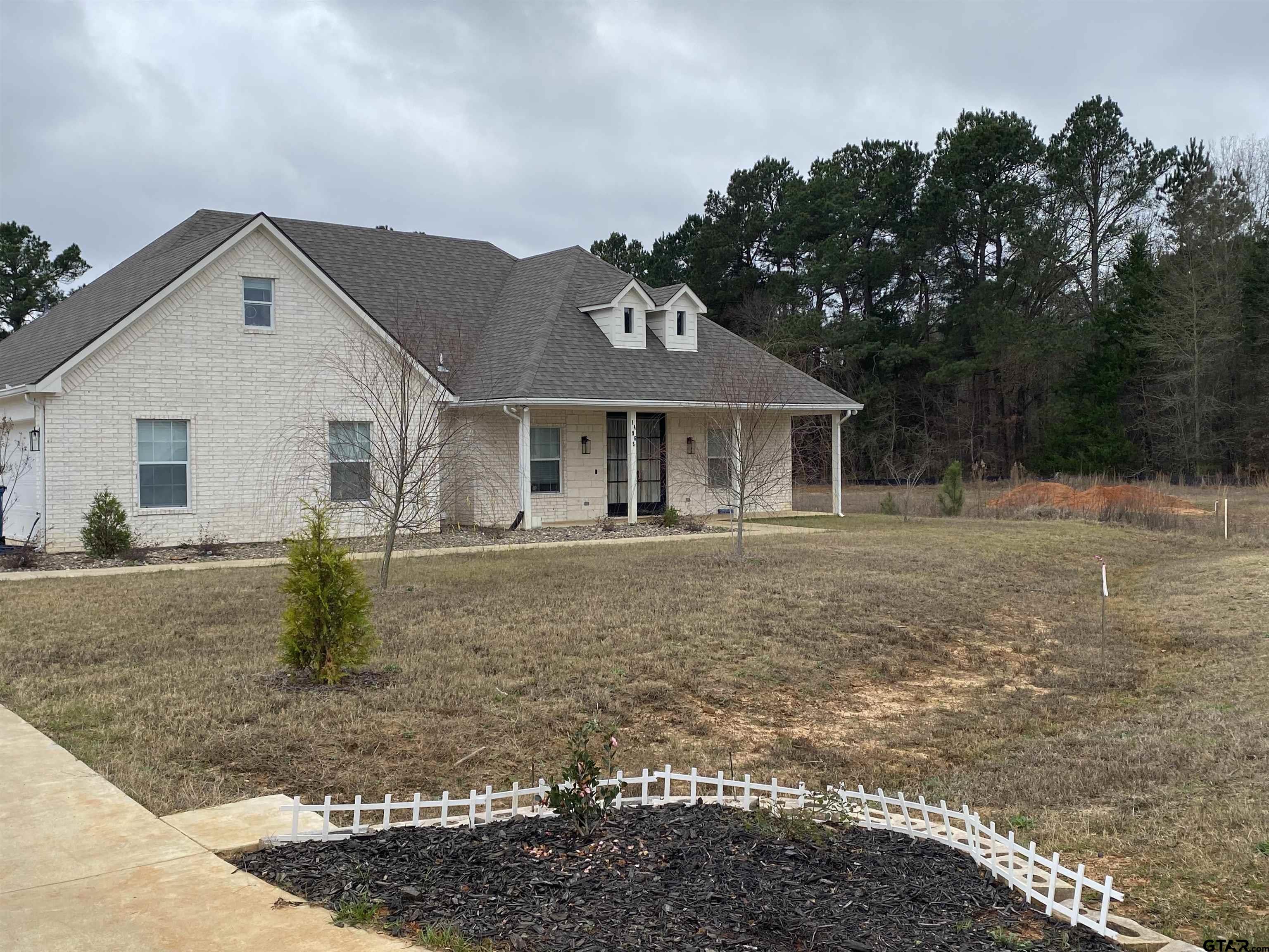14965 Turtle Crk Rnch Road Flint, TX 75762 - Photo 4 of 22 a front view of a house with a yard