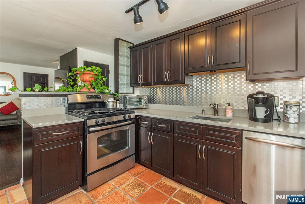 251 McCosh Road Montclair, NJ 07043 - Photo 12 of 35