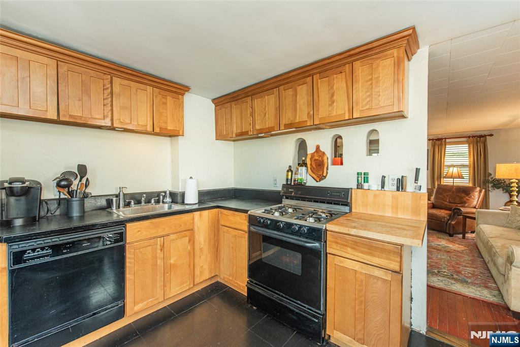 251 McCosh Road Montclair, NJ 07043 - Photo 19 of 35