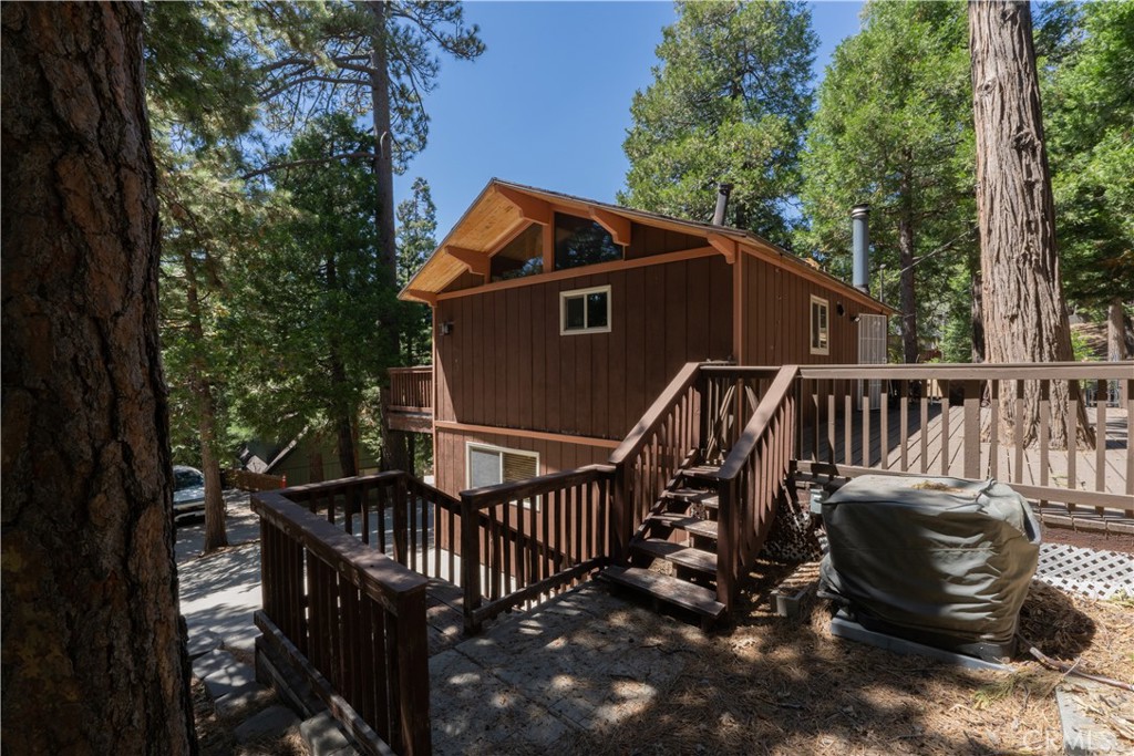 392 Pioneer Road Lake Arrowhead, CA 92352 - Photo 6 of 41