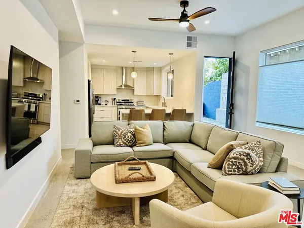 $6,200 | 948 East 67th Street, Unit B, Inglewood, CA 90302