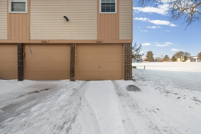 $320,000 | 21053 East Glen Haven Circle, Northville, MI 48167